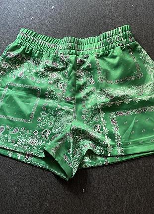 Шорты зеленые атласные от систер fb sister