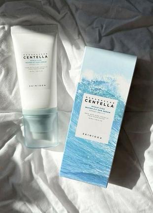 Skin1004 madagascar centella hyalu-cica water-fit sun serum spf50+ pa++++ / skin1004 spf