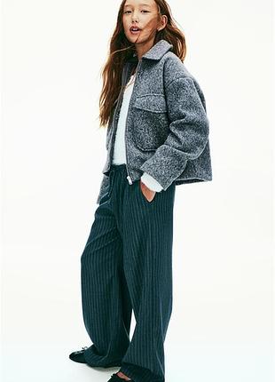 Короткая куртка из фактурной ткани h&m -140см(9-10р)
