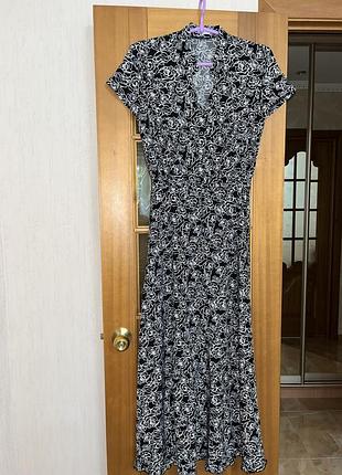 Жіноча літня сукня на заклепках та з поясом