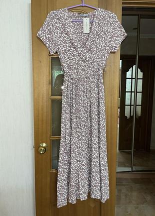 Літня жіноча сукня на запах з поясом