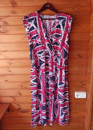 Платье в цветы с пояском р.18