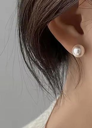Сережки білі штучні перлинки