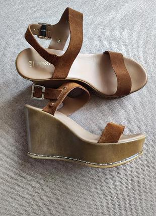 Шикарные босоножки