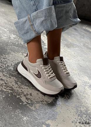 Бежевые женские кроссовки из эко-замши весна осень