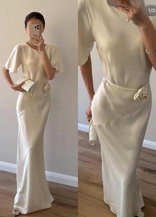 Элегантное шелковое платье с розой