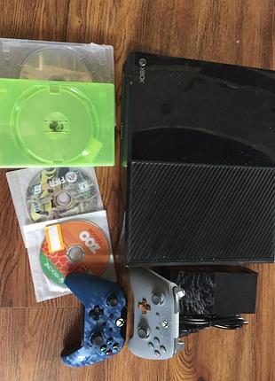Xbox one 500gb два джойстика игры