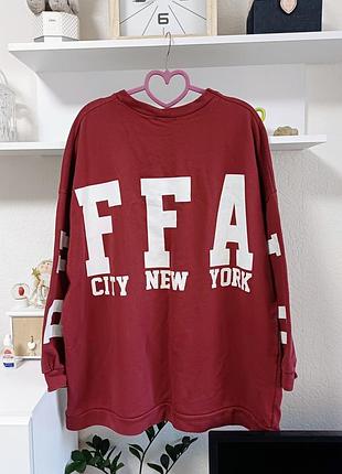 Классный свитшот оверсайс с принтом на спине