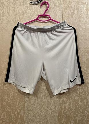 Шорты спортивные nike m