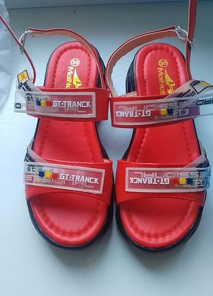 Босоножки женочи, нови, размир 39