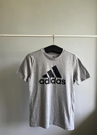 Футболка adidas
