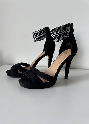 Стильные босоножки на шпильке h&m 37 размера