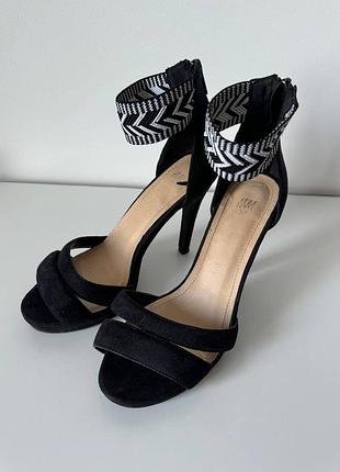 Стильные босоножки на шпильке h&m 37 размера