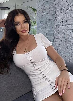 Платье белое на крючках мини платье