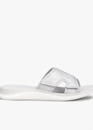 Брендові оригінальні нові сірі шльопанці на платформі clarks