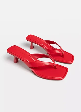 Сандалі в'єтнамки на підборах шльопки червоні stradivarius