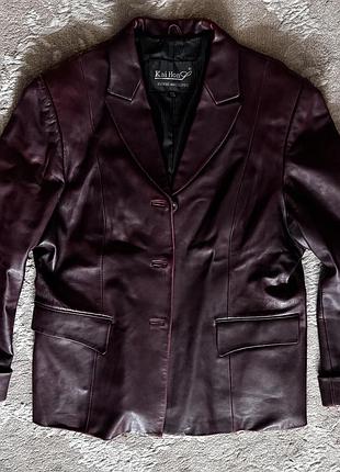 Шкіряний піджак великого розміру. сезон: весна/осінь.  у гарному стані. є потертості, характерні для шкіри при носінні.