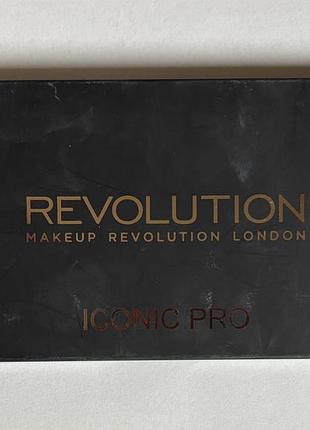 Палетка тіней makeup revolution iconic pro 1