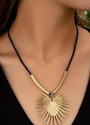 Колье, подвеска, ожерелье - черный шнур + золотистая подвеска.