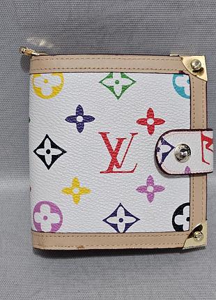 Красивый кожаный кошелек