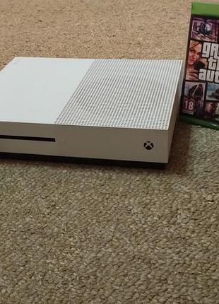 Xbox one s 1tb в отличном состоянии, все работает. комплект(🎮, провода) + игры (gta 5, cod ww2). продаю через покупку iphone. торг, фото/видео в лс.