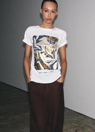 Футболка жіноча біла з металізованим золотистим принтом zara