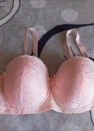 Бюстгальтер нежного цвета новый с пуш-ап