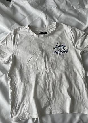 Футболка з вишивкою біла