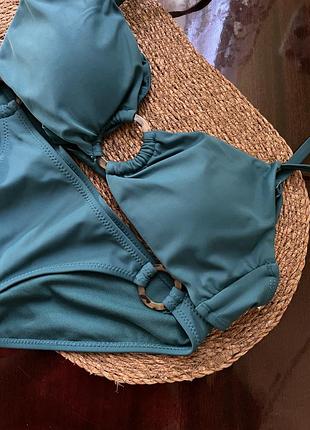 Изумрудный купальник