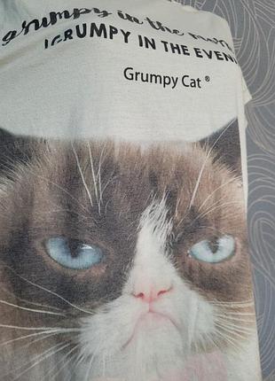 Модна футболка кішечка 🐱 з боків розрізи