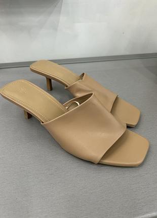 Нові базові мюлі від h&m