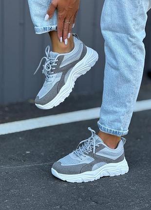 Женские кроссовки