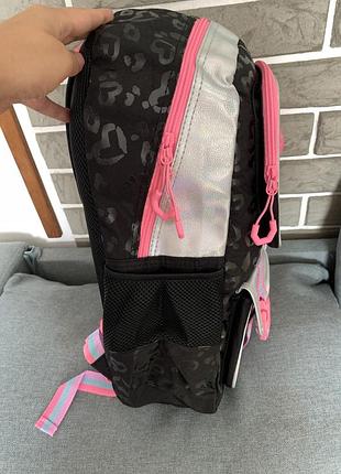 Рюкзак шкільний для дівчинки. дуже гарний,якісний