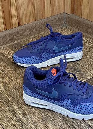 Кросівки оригінальні жіночі nike air max