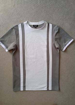 Брендовая футболка boohoo.