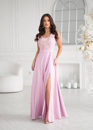 Длинное платье с вышивкой