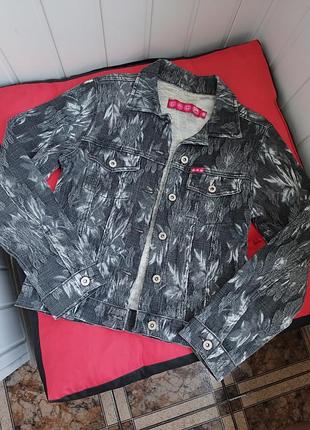 Сріблясто-сірий піджак жакет у квіти на ґудзиках