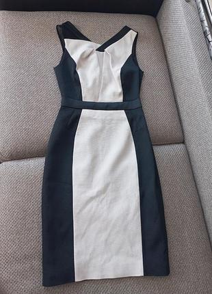 Стилтна сукня від karen millen