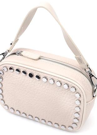 Шкіряна сумка декорована металевими кнопками біла  vintage 22334