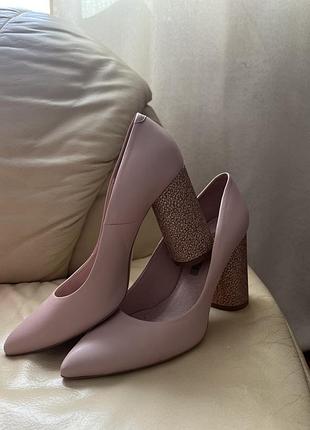 Женские туфли на каблуке / bravo moda / натуральная кожа / 39 размер