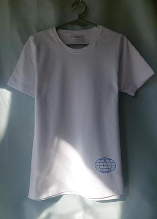 Белоснежная футболка из плотного хлопка