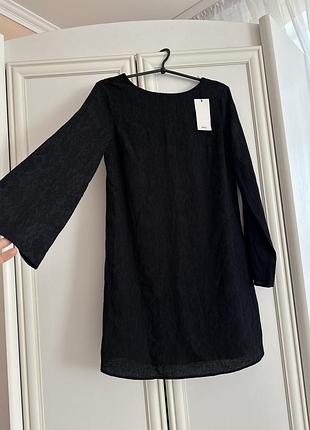 Плаття з широким рукавом