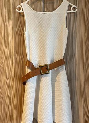 Плаття біле з поясом