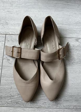 Балетки з гострим носом бежеві