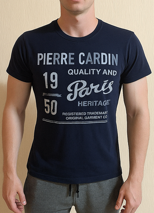 Хлопковая футболка синего цвета с фирменным принтом pierre cardin made in bangladesh