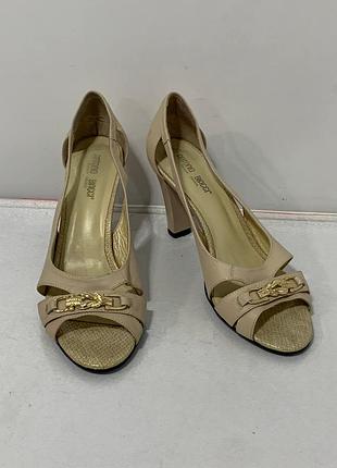 Босоніжки жіночі