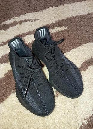 Кроссовки adidas yeezy p.40