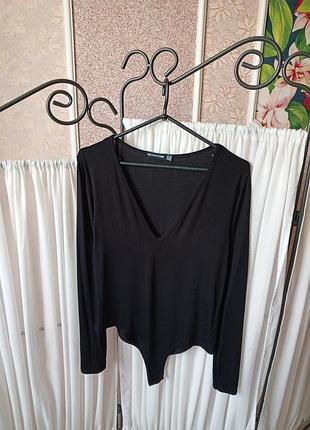 Чудове чорне боді prettylittlething.