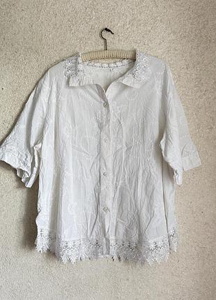 Літня блузка з вишивкою
