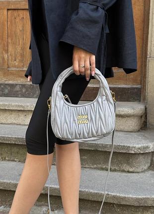 🖍женская сумка.
miu miu wander matelassé nappa leather mini hobo bag grey (арт: 99895)